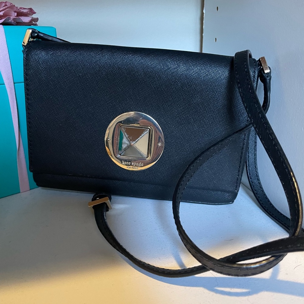 Adorable KATE SPADE cross body with black and white print interior lining